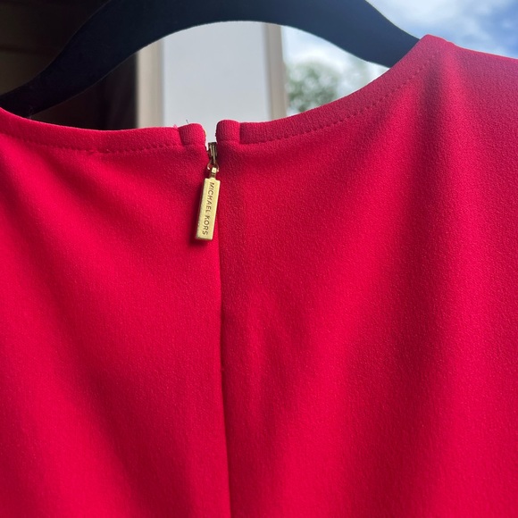 🆕 Michael Kors Deep Pink Sheath Dress Size XS Gold Chain Waist - Picture 3 of 12